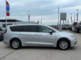 Used 2023 Chrysler Pacifica Touring-L image 2