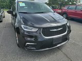 Used 2023 Chrysler Pacifica Touring-L image 5