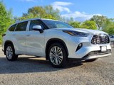 New 2025 Toyota Highlander Platinum image 2