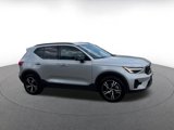 Used 2024 Volvo XC40 B5 Core image 2