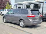 Used 2017 Toyota Sienna LE image 4