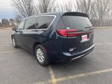 New 2025 Chrysler Pacifica Select image 3
