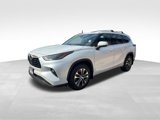 Used 2022 Toyota Highlander XLE image 3