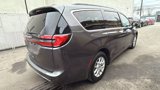Used 2022 Chrysler Pacifica Touring-L image 5