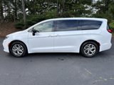 Used 2024 Chrysler Pacifica Limited w/ Uconnect Theater Family Group image 4