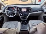 Used 2020 Chrysler Pacifica Limited image 4
