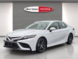 Used 2024 Toyota Camry SE image 3