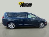 Used 2024 Chrysler Pacifica Touring-L image 6