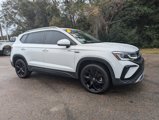 Used 2022 Volkswagen Taos SEL w/ Panoramic Sunroof Package image 2