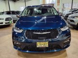 Used 2023 Chrysler Pacifica Limited w/ Uconnect Theater Family Group image 2