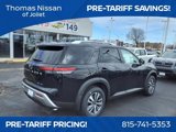 New 2025 Nissan Pathfinder SL image 3