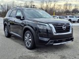 New 2025 Nissan Pathfinder SL image 2