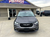 Used 2023 Chrysler Pacifica Limited image 2