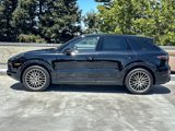 Used 2022 Porsche Cayenne Platinum Edition image 2