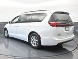 Used 2022 Chrysler Pacifica Touring-L image 4