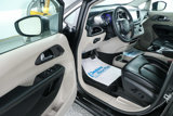 Used 2023 Chrysler Pacifica Touring-L image 3