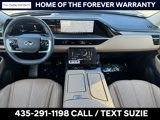 Used 2025 INFINITI QX80 Sensory image 2