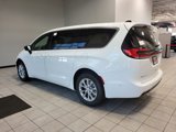 New 2025 Chrysler Pacifica Select image 4
