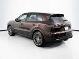 Used 2023 Porsche Cayenne Platinum Edition image 3
