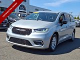 Used 2024 Chrysler Pacifica Touring-L image 4