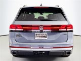 New 2025 Volkswagen Atlas Peak Edition SE image 4