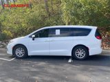 Used 2023 Chrysler Pacifica Touring image 2