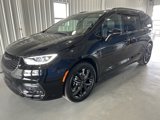 New 2025 Chrysler Pacifica Limited image 3