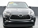 Used 2023 Toyota Highlander XLE image 2