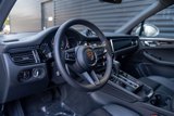 Certified 2025 Porsche Macan image 4