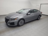 Used 2023 Nissan Altima 2.5 SV image 2