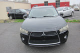 Used 2011 Mitsubishi Outlander SE image 2