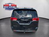 Used 2017 Chrysler Pacifica Touring-L image 4