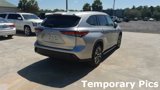 Used 2022 Toyota Highlander XLE image 3