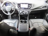 Used 2025 Chrysler Pacifica Limited image 3