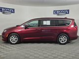 Used 2017 Chrysler Pacifica Touring image 2