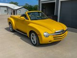 Used 2004 Chevrolet SSR w/ Preferred Equipment Group image 2