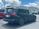 New 2025 Chrysler Pacifica Select image 3