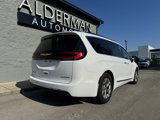 Used 2023 Chrysler Pacifica Limited image 3