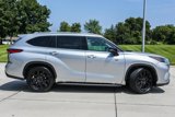 Used 2022 Toyota Highlander XLE image 5