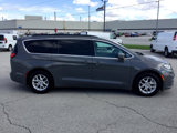 Used 2022 Chrysler Pacifica Touring-L image 6