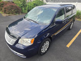 Used 2015 Chrysler Town & Country Touring image 3