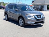 Used 2018 Nissan Rogue SV w/ Premium Package image 3