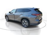 Used 2024 Toyota Highlander LE image 3