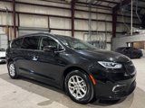 Used 2022 Chrysler Pacifica Touring-L image 2