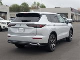 New 2025 Mitsubishi Outlander SE image 3