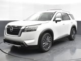 New 2025 Nissan Pathfinder SL image 2