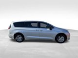 Used 2024 Chrysler Pacifica Touring-L image 3