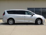 Used 2023 Chrysler Pacifica Touring-L image 2