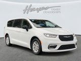 New 2026 Chrysler Pacifica Select image 3