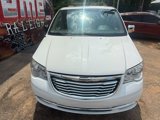Used 2016 Chrysler Town & Country Touring-L image 4